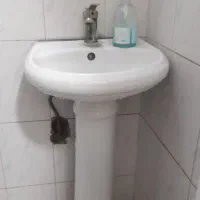 روشویی به همراه پایه
