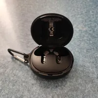 کیس هنذفری qcy t13 anc2 با کاور