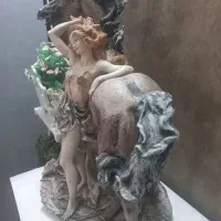 مجسمه پلی استر خارجی کمی سنگین