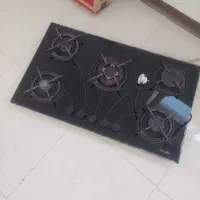 اجاق گاز  صفحه ای وسینک ظرفشویی تو کار دولگنه چپ
