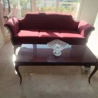 تعدادی مبل و میز جلو و میز ناهار خوری