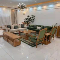 منشی خانم  اشنا به سیستم