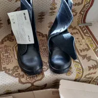 پوتین نظامی|کیف، کفش، کمربند|بندر انزلی, کوی بهار|دیوار