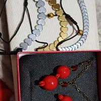 تعدادی دستبند،ست شب یلدا