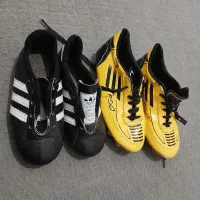 دو جفت کفش فوتبالی در حد نو