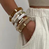 دستبند رزینی کرم قهوه ای ترندی