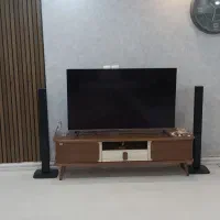 میز تی وی یک سال کار کرده کاملا تمیز و سالم و نو