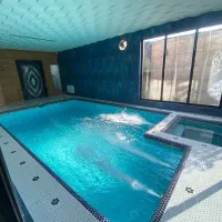 اجاره-ویلا-باغ-فول-مدرن-در-جاده-درختی