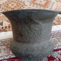 ظرف قدمت دار با نقش نگار