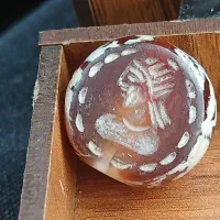 نشان عقیق‌کهنه ساسانی‌ پاتین‌ بسته مهره هایه بیازی