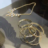 طلای نو فقط۱۰۰بالای تابلو