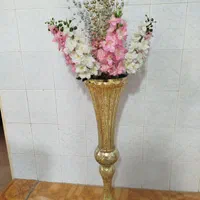 گل خارجی همراه گلدان