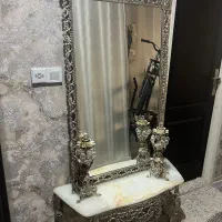 اینه و شمعدان و کنسول برنجی برنزی