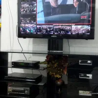 میز تلویزیون سالم در حد نو