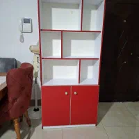 کمد کتابخانه قرمز