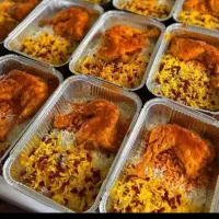 کارگر ساده غذا خوری