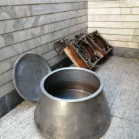 دیگ و اجاق بزرگ و قدیمی