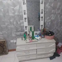میز آرایش یه همراه آینه