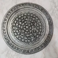 سینی قلم زنی قدیمی با پایه