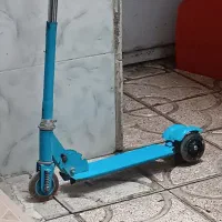 اسکوتر با رنگ آبی