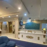 جهت پذیرش هتل به یک خانم باظاهری اراسته