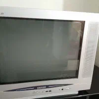 تلوزیون و میز