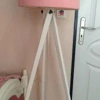 آباژور ایستاده
