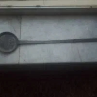 کفگیر مسی ۷۰سانتی قدیمی در مبارکه