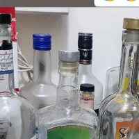 تعدادی بطری شیشه