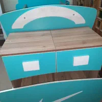 تخت و کمد و ویترین و تلویزیون