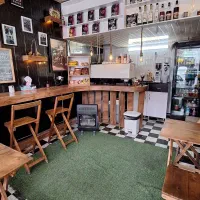 دکور کافه و صندلی