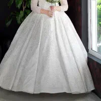 لباس عروس همراه با ژپون