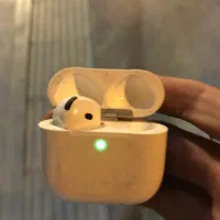 تعدادی کالا ایرپاد ۴ و شارژر مگ سیف اپل اصل