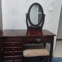 میز آرایشی و کمد در حد نو