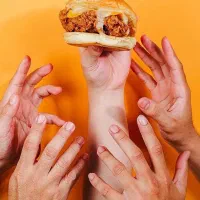 آشپز شیفت شب و نیروی خدمات شیفت روز