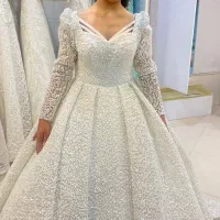 لباس عروس|لباس|مشهد, کوشش|دیوار