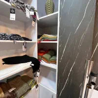 فروش دکور مغازه به دلیل تغییر شغل|فروشگاه و مغازه|قم, زنبیل آباد|دیوار