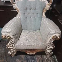 دوتا مبل سلطنتی سالم هست  ۴تومان ایسین