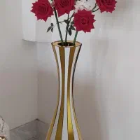 گل مصنوعی و گلدان