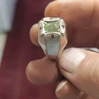 انگشتر نقره دستساز نگین یاقوت سبز طبیعی