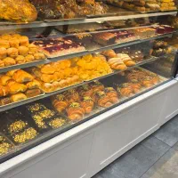 فروشنده خانم و نیروی کارساده