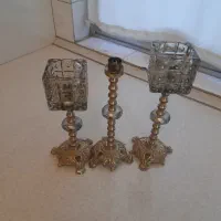 سه عددشمعدان برنزیکیش شیشه اش شکسته