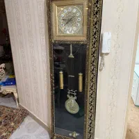 ساعت دیواری و بوفه