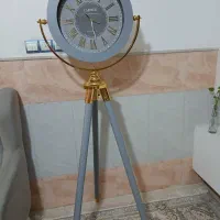 ساعت پایه دار ایستاده