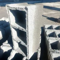 کارگر برای بلوک زنی
