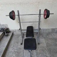 میز هالتر با دمبل و وزنه