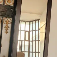 آینه قدی و کشوی زیرش