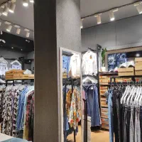 فروشنده خانم