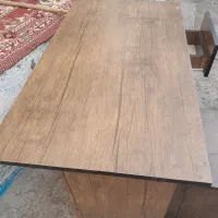 یک عدد میز چوبی گشو دار ویک صندلی چوبی