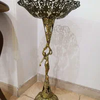 کنار سالنی برنز بانو